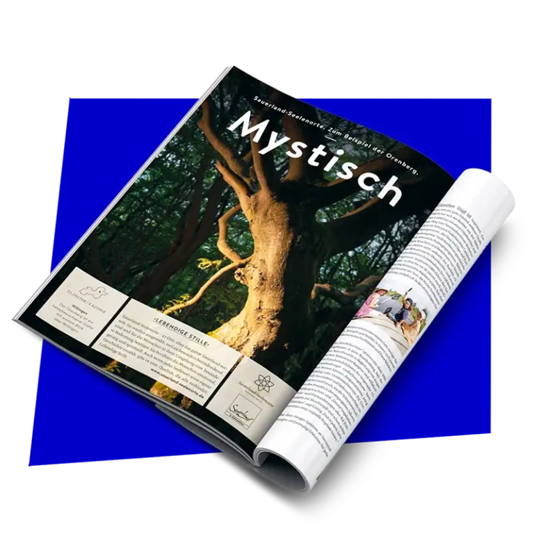 Aufgeschlagene Magazinseite mit Abbildung Baum und Beschriftung "Mystisch"